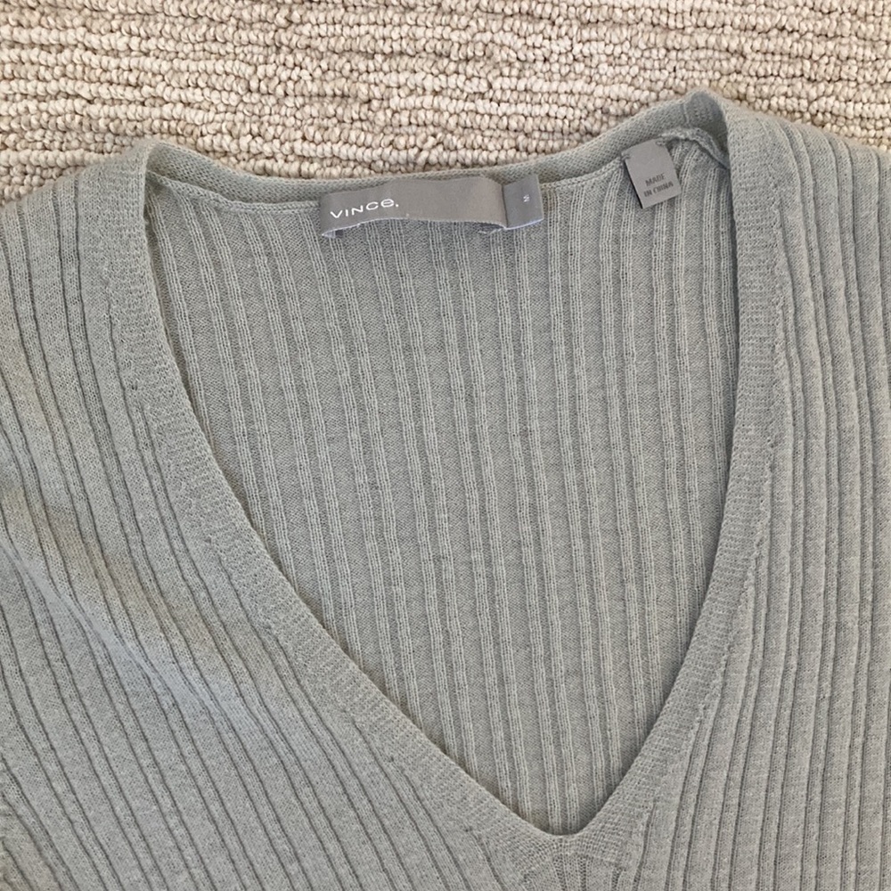 Vince Mixed Ribbed Cashmere V-neck - Picture 3 of 5